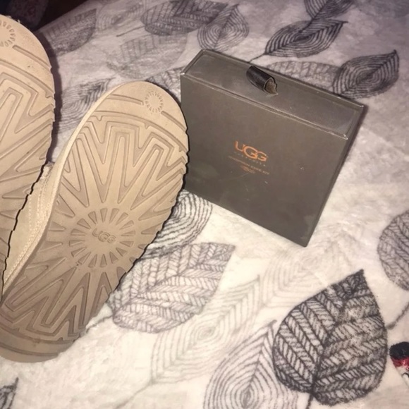 Chestnut UGG boots + cleaning kit!! - Picture 6 of 6